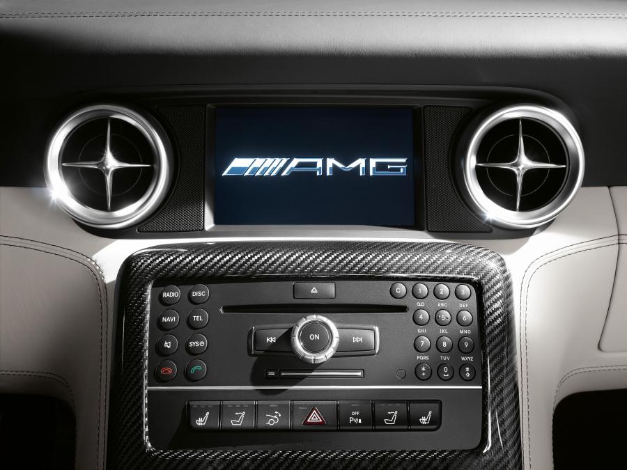  Mercedes-Benz SLS AMG Roadster 2012 года  (фото 6 из 198)